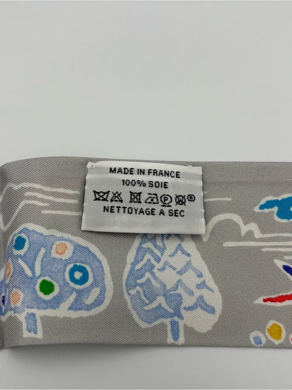 Hermes Isola Di Primavera Twilly Scarf Gris Perle Grenadine Multicolor - Picture 6 of 6
